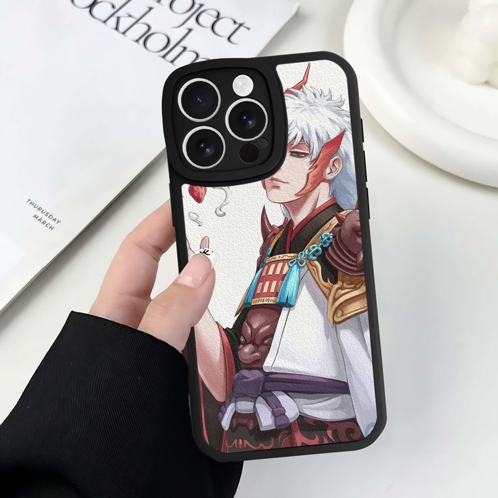 （画像用） ぎんたま 坂田銀時（さかたぎんとき） 神楽 志村新八（しむら しんぱち） GINTAMA Sakata Gintoki Kagura Shimura Shinpachi 【iPhone 16シリーズ対応】シリコンスマホケース（レザー調） 材質：シリコン